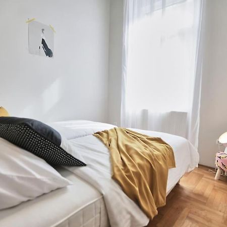 Unwind In Style W Sauna Dsgn 2Br Home Budapest Eksteriør bilde