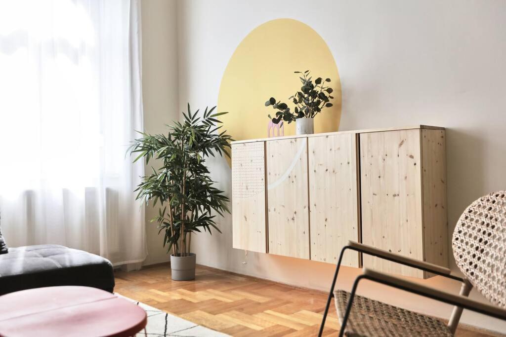 Unwind In Style W Sauna Dsgn 2Br Home Budapest Eksteriør bilde