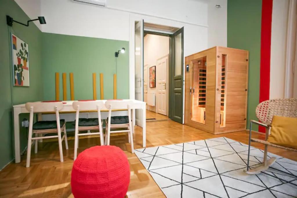 Unwind In Style W Sauna Dsgn 2Br Home Budapest Eksteriør bilde
