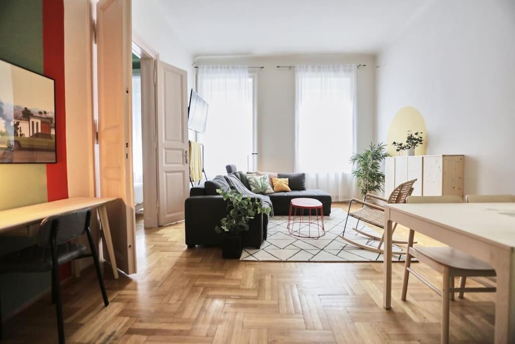 Unwind In Style W Sauna Dsgn 2Br Home Budapest Eksteriør bilde