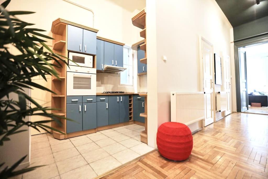 Unwind In Style W Sauna Dsgn 2Br Home Budapest Eksteriør bilde