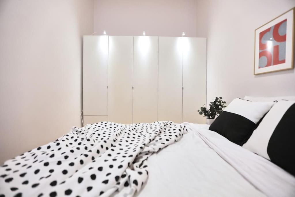 Unwind In Style W Sauna Dsgn 2Br Home Budapest Eksteriør bilde