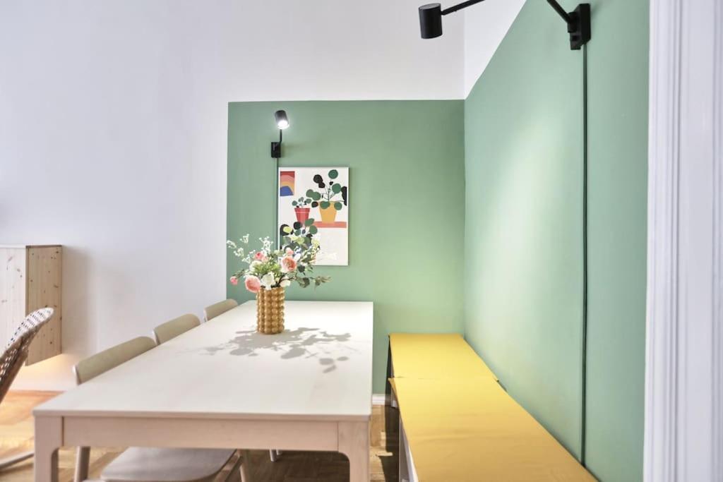 Unwind In Style W Sauna Dsgn 2Br Home Budapest Eksteriør bilde