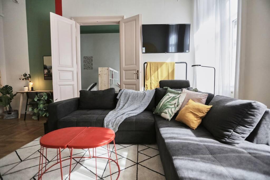 Unwind In Style W Sauna Dsgn 2Br Home Budapest Eksteriør bilde
