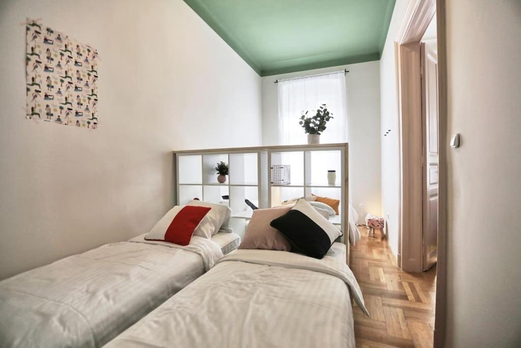 Unwind In Style W Sauna Dsgn 2Br Home Budapest Eksteriør bilde