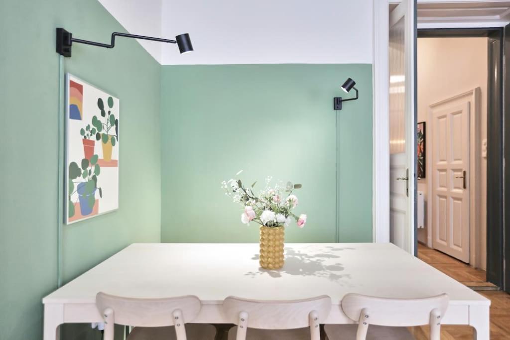 Unwind In Style W Sauna Dsgn 2Br Home Budapest Eksteriør bilde