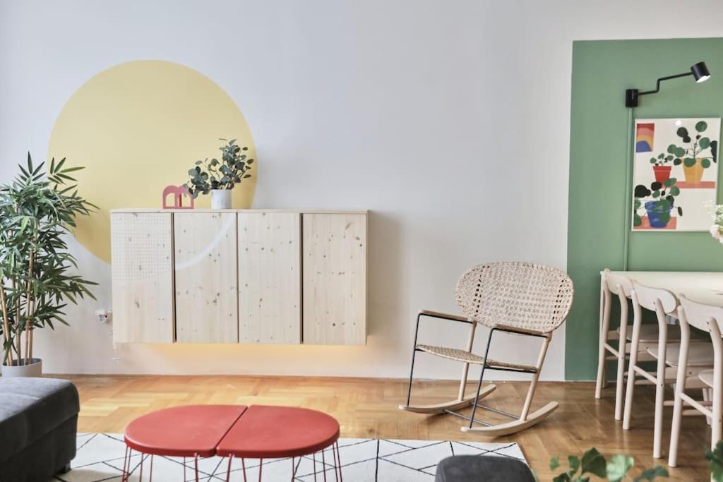 Unwind In Style W Sauna Dsgn 2Br Home Budapest Eksteriør bilde