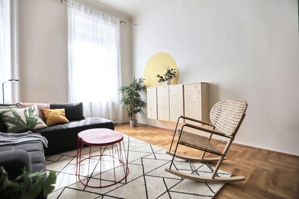 Unwind In Style W Sauna Dsgn 2Br Home Budapest Eksteriør bilde