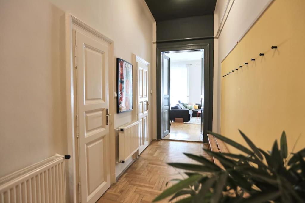 Unwind In Style W Sauna Dsgn 2Br Home Budapest Eksteriør bilde